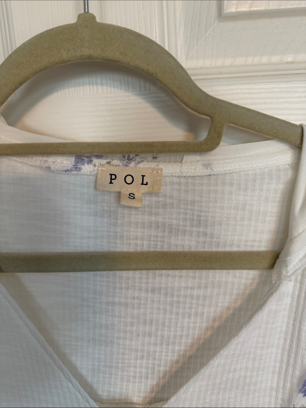 New POL White Button-Down Blouse with Lavender Floral Sleeves - Picture 4 of 5